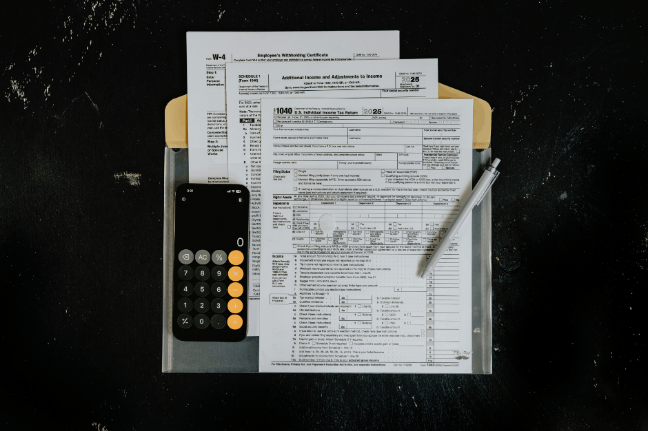 Persona revisando una liquidación de sueldos en Starfip